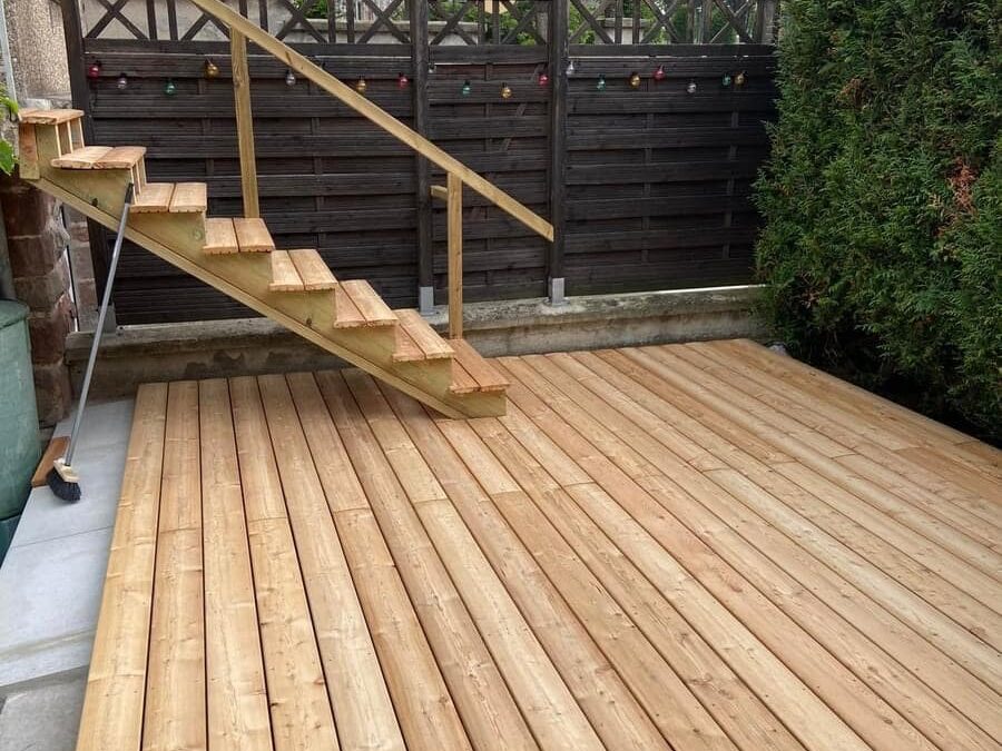 terrasse bois avec accès balcon